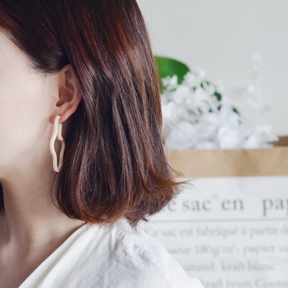 LAST Cream Irregular Shaped Hoop Earrings - Picture 2 of 8